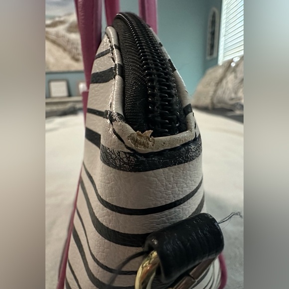 Luv Betsey by Betsey Johnson Y2K quilted faux leather mini satchel - Picture 6 of 12